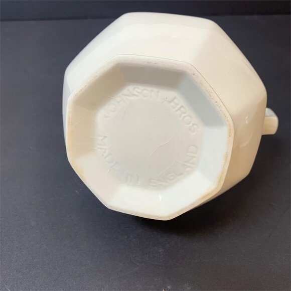 Johnson Bros Heritage White Sugar Bowl with Lid & Creamer Ironstone - Vintage - Picture 10 of 13